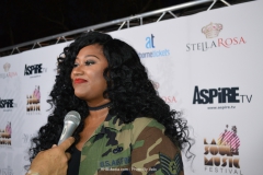 Jazmine Sullivan Performing
