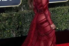 Halle-Berry-Golden-Globe-Awards-2019-Red-Carpet-Fashion-1